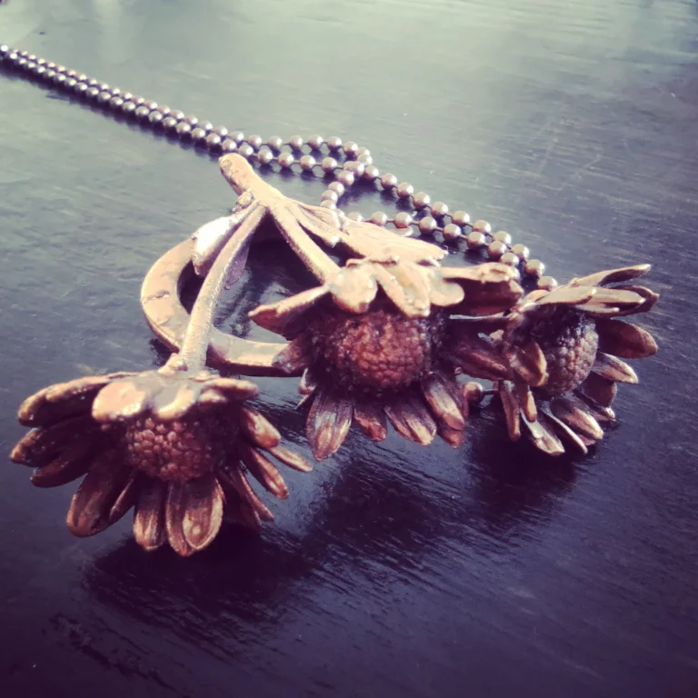 Daisy necklace